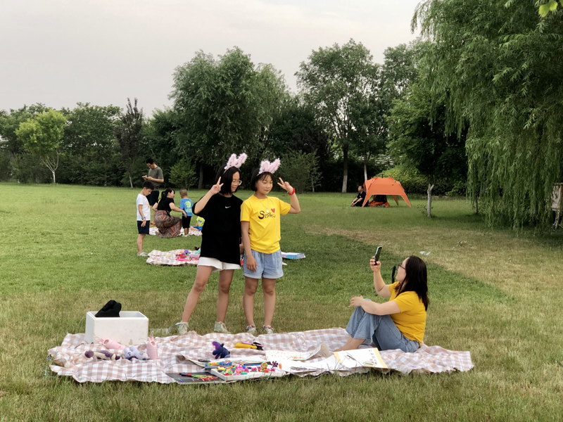 夏令營挑戰(zhàn)地攤經(jīng)濟，覽眾房車不一樣的活動