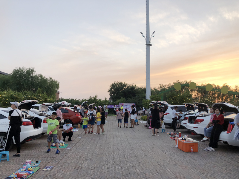 夏令營挑戰(zhàn)地攤經(jīng)濟，覽眾房車不一樣的活動