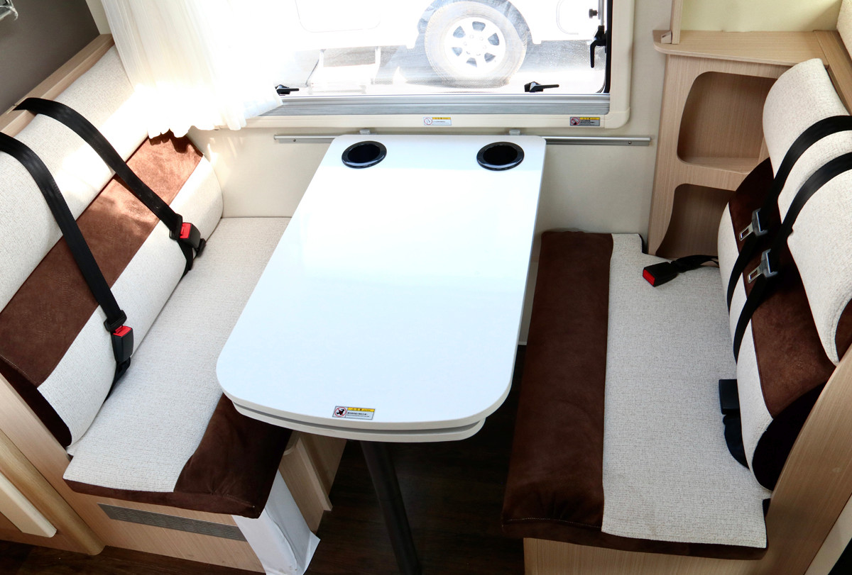 這款房車是怎么實現(xiàn)舒適大床的？