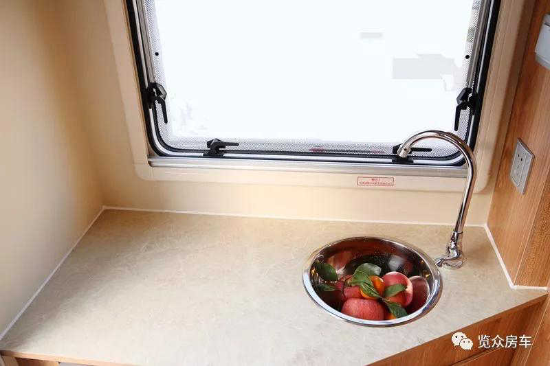 超大床還是國(guó)六汽油四驅(qū)房車(chē)，選它沒(méi)錯(cuò)