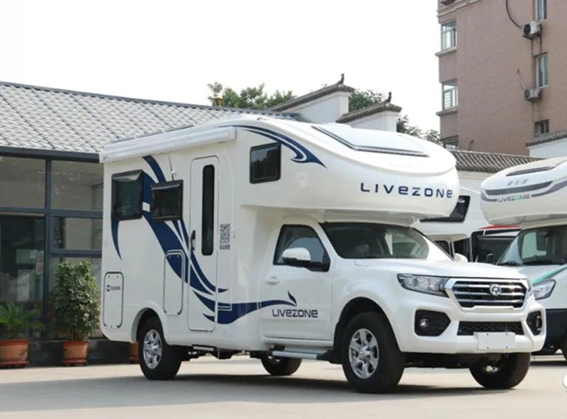 帶老人孩子出行，適合選這款房車(chē)