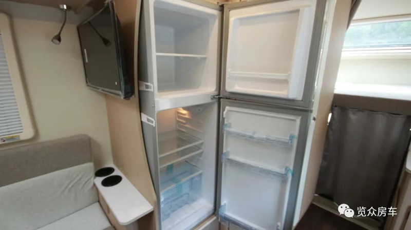 帶老人孩子出行，適合選這款房車(chē)