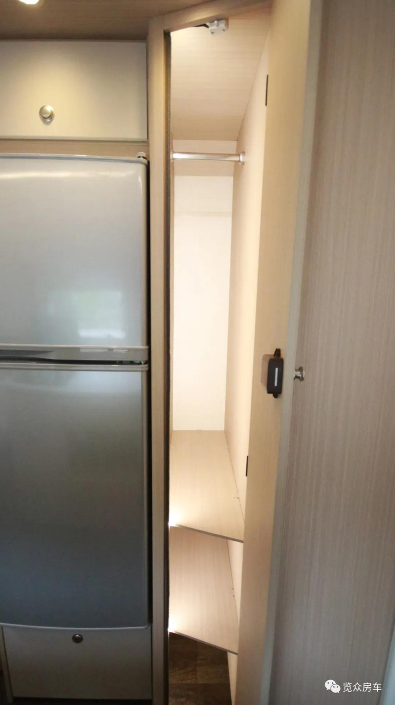 帶老人孩子出行，適合選這款房車(chē)