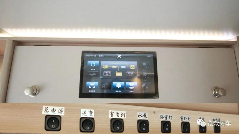 帶老人孩子出行，適合選這款房車(chē)