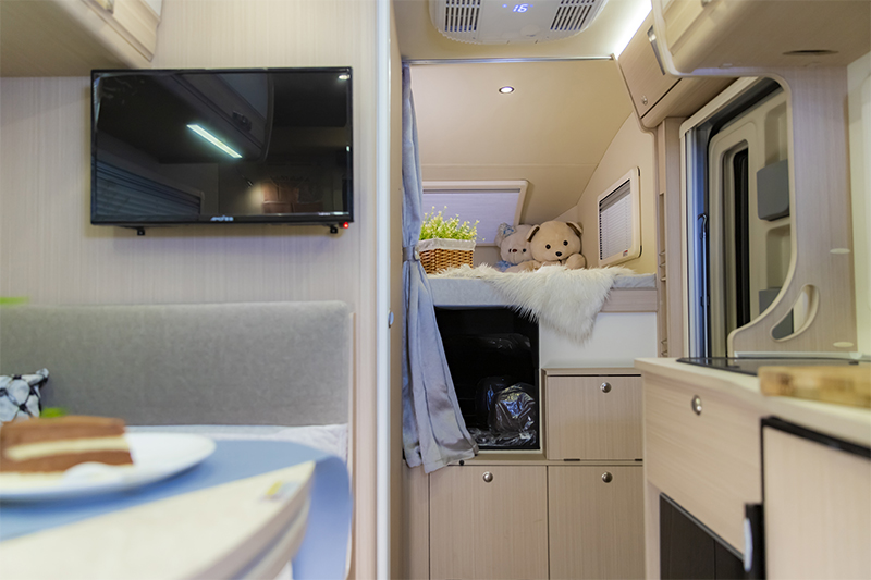 柴油四驅(qū)房車，這款還有超大床