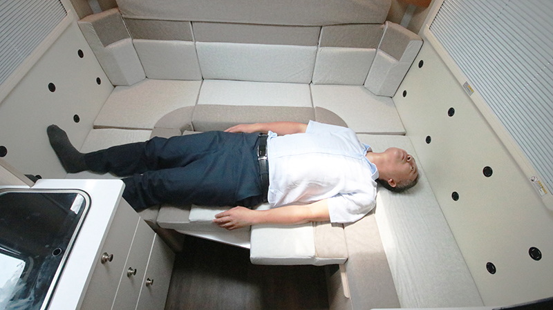 帶老人和孩子出行最合適，還是四驅(qū)房車