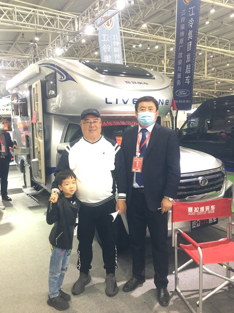 從這選房車的顧客怎么這么多？