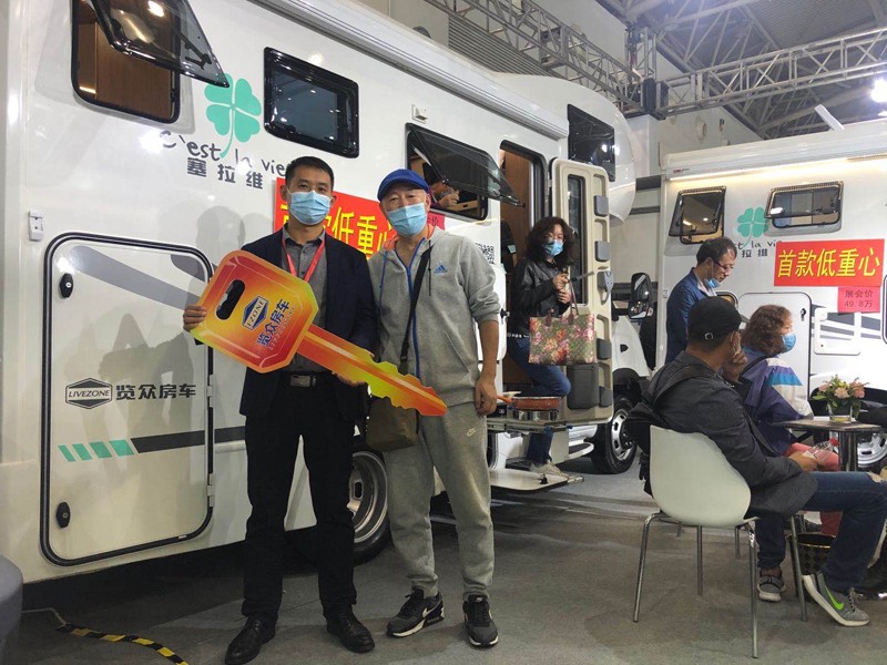 從這選房車的顧客怎么這么多？