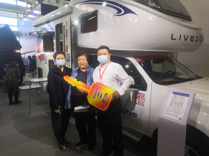 從這選房車的顧客怎么這么多？