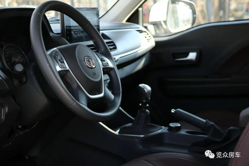 兩張雙人床，使用還方便的房車