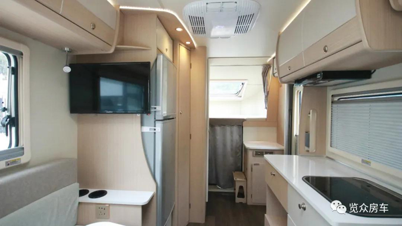 兩張雙人床，使用還方便的房車