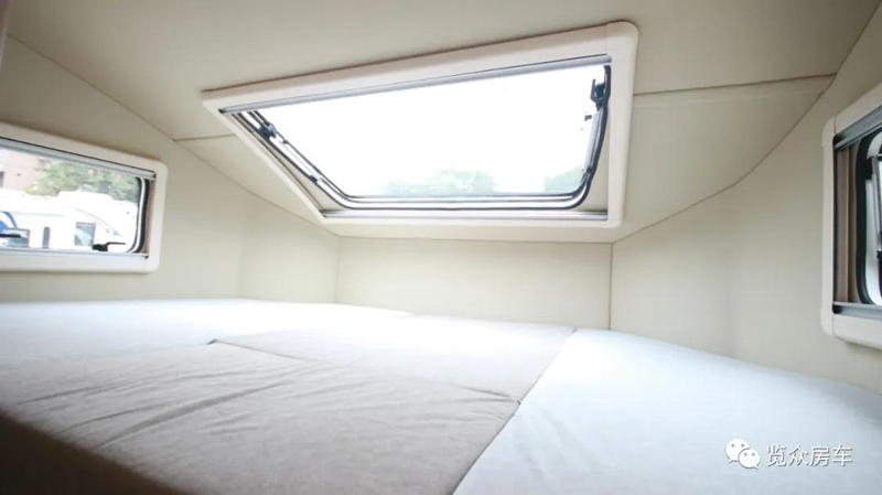 兩張雙人床，使用還方便的房車
