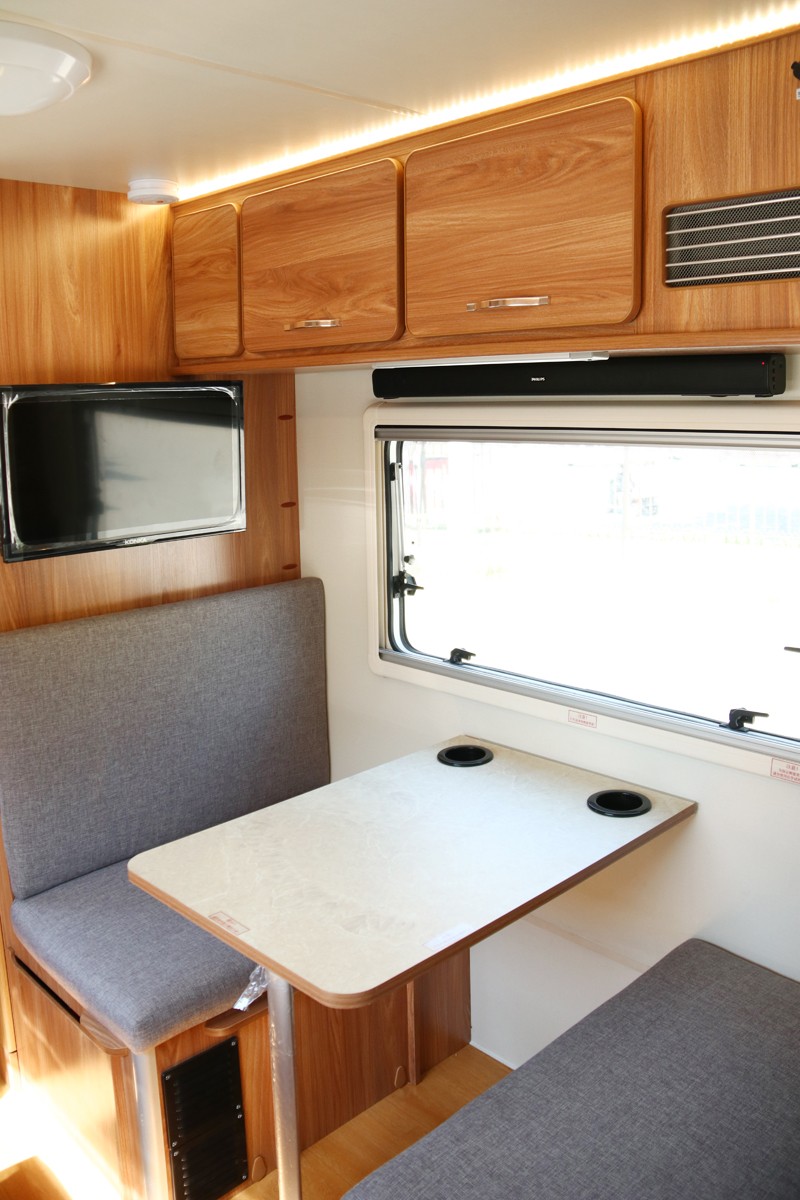 四驅(qū)、兩張超大床人床的房車，看這款