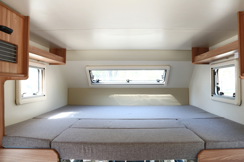 四驅(qū)、兩張超大床人床的房車，看這款