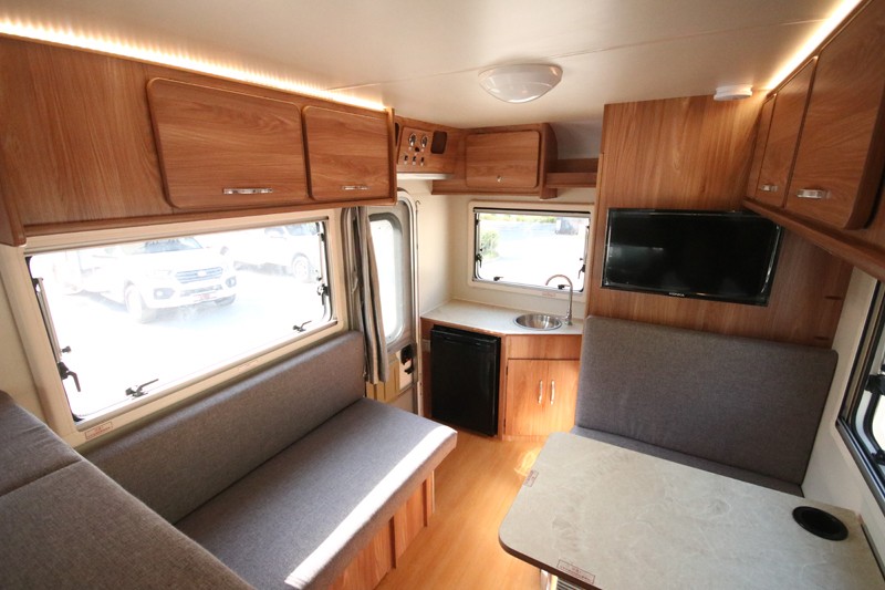 選這輛房車，只為更多山花爛漫