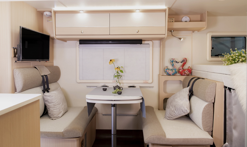 大床、大客廳得房車(chē)，四驅(qū)、動(dòng)力好