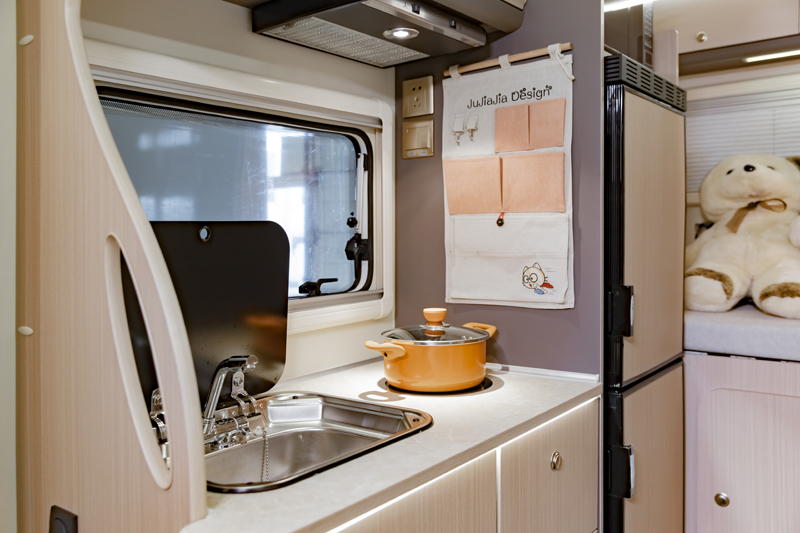 體驗(yàn)駕駛樂(lè)趣，品位舒適房車生活