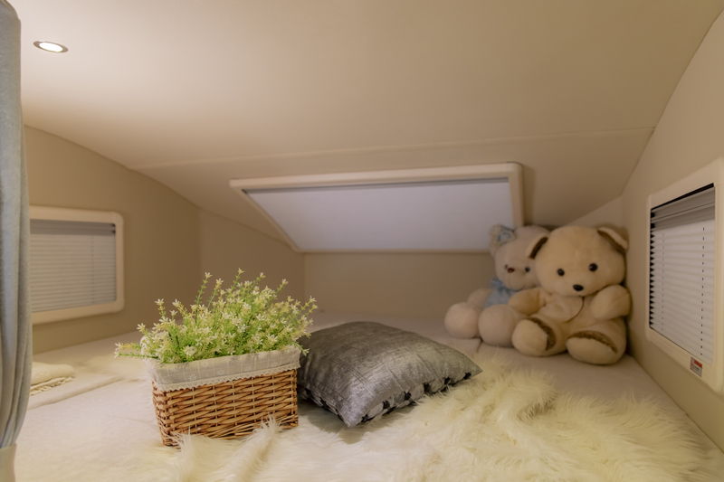 有上下鋪的房車，還是四驅(qū)，點贊