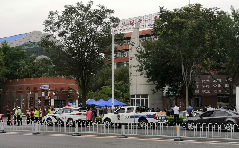 覽眾房車助力高考，考生金榜題名