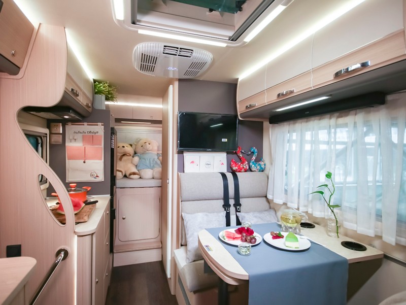 這款六座房車，還是四驅(qū)房車