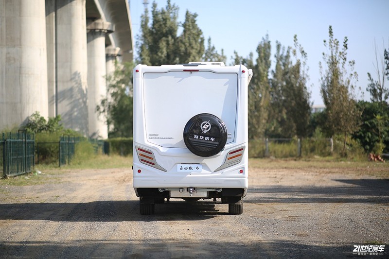 打響第二炮！搶先實拍體驗覽眾自由炮-B皮卡四驅(qū)房車