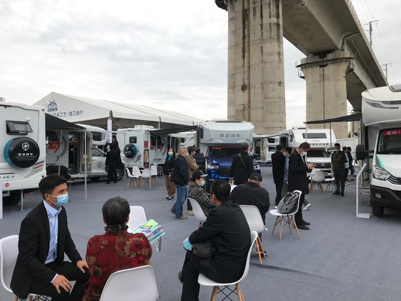 炮營集合，連看自由炮房車