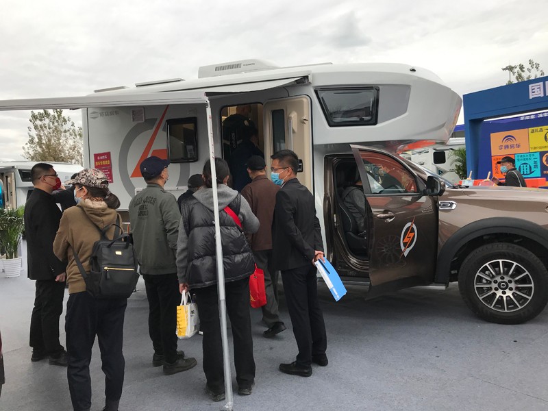 炮營集合，連看自由炮房車