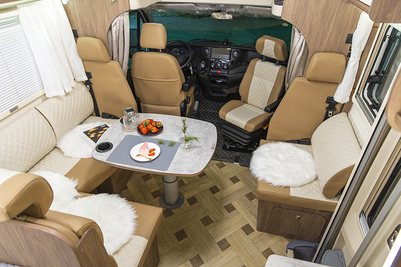 很多人喜歡睡這款房車，確實(shí)舒服