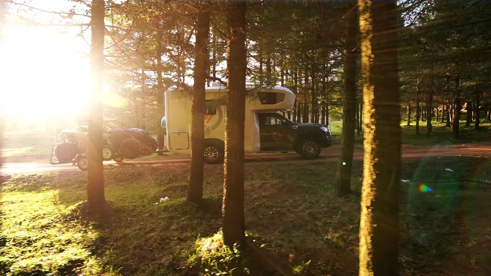 疫情之下，我們?yōu)槭裁催x擇房車(chē)出行？