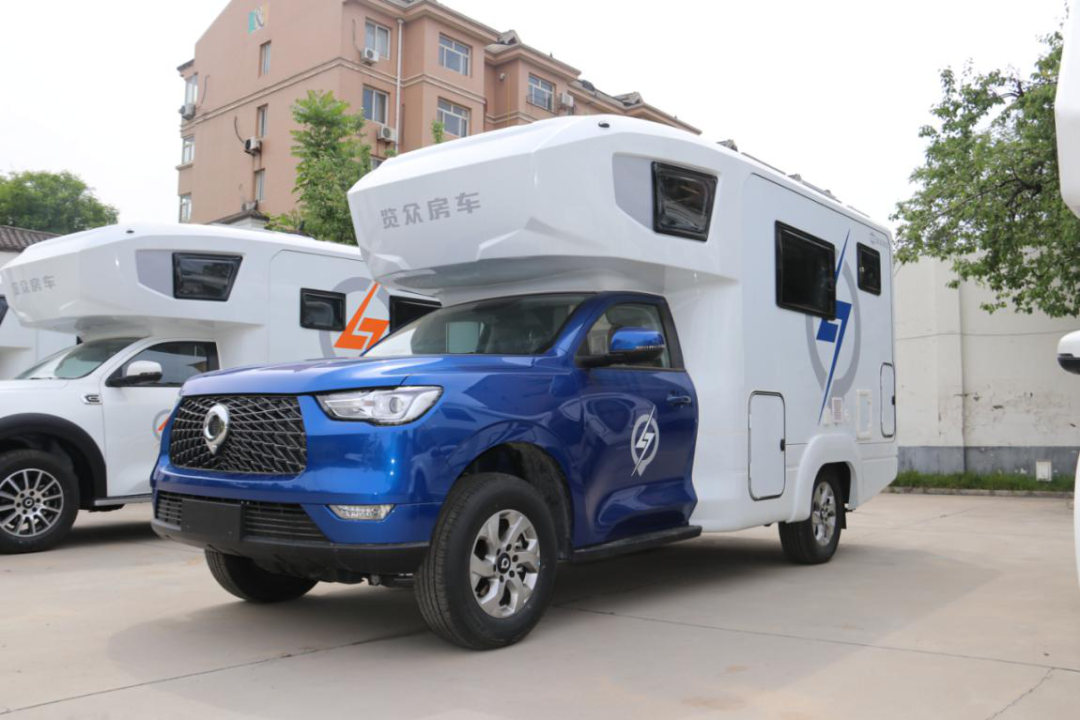 為自由著色！紅、白、藍(lán)、棕，你選哪一種？