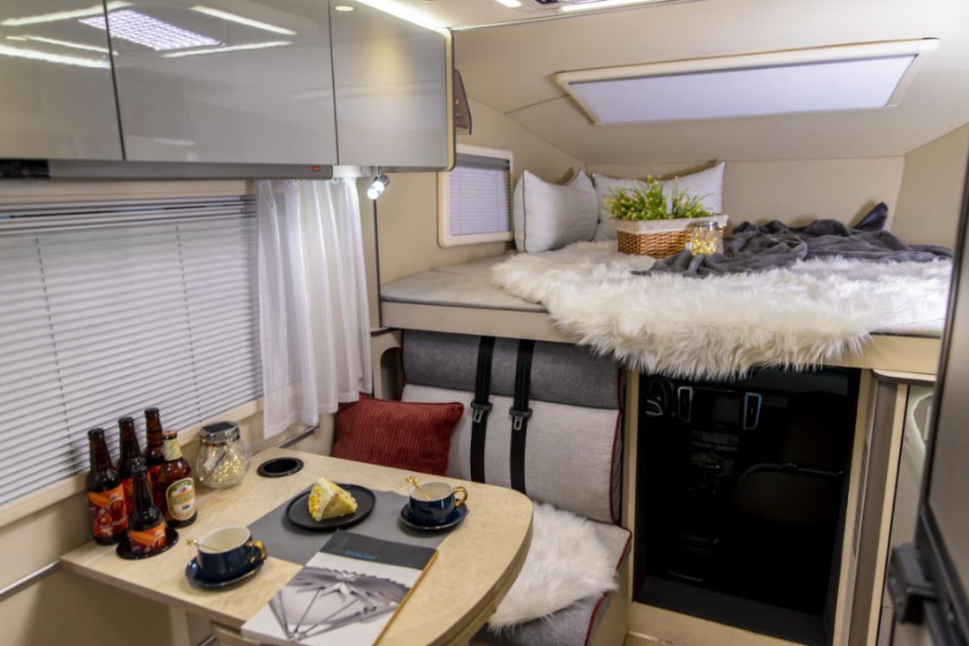 為自由著色！紅、白、藍(lán)、棕，你選哪一種？