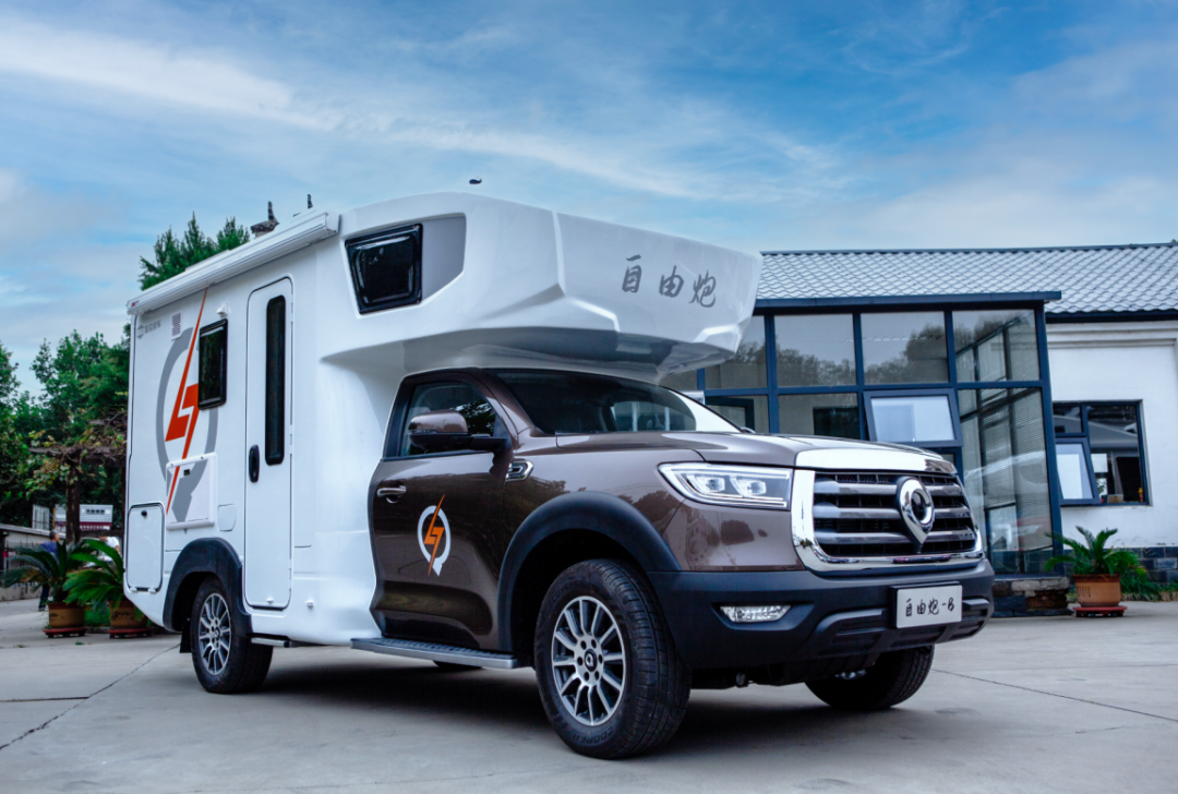 為自由著色！紅、白、藍(lán)、棕，你選哪一種？