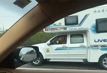 68歲老人張志武再駕覽眾C4房車(chē)環(huán)歐洲