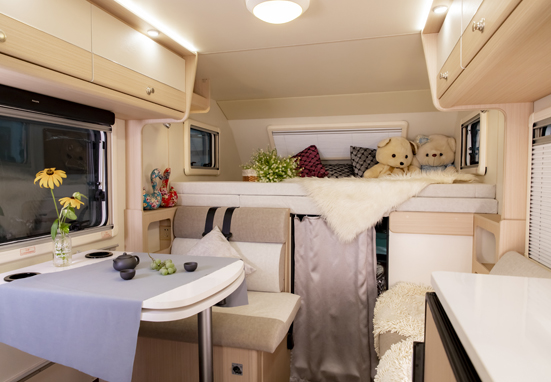 大床、大客廳得房車，四驅(qū)、動力好