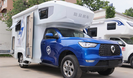 為自由著色！紅、白、藍(lán)、棕，你選哪一種？